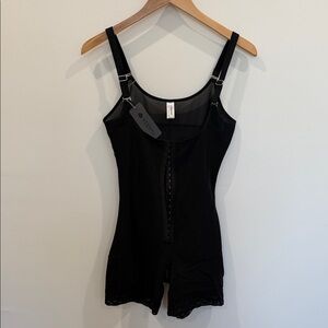 VIANNA Women’s Black Shapewear Bodysuit - size medium